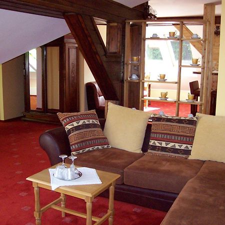 Pensiunea Crocus - Sauna & Billiard Poiana Brasov Bagian luar foto