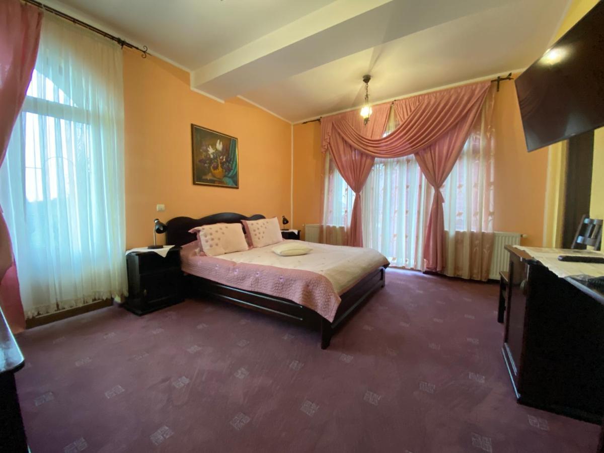 Pensiunea Crocus - Sauna & Billiard Poiana Brasov Bagian luar foto