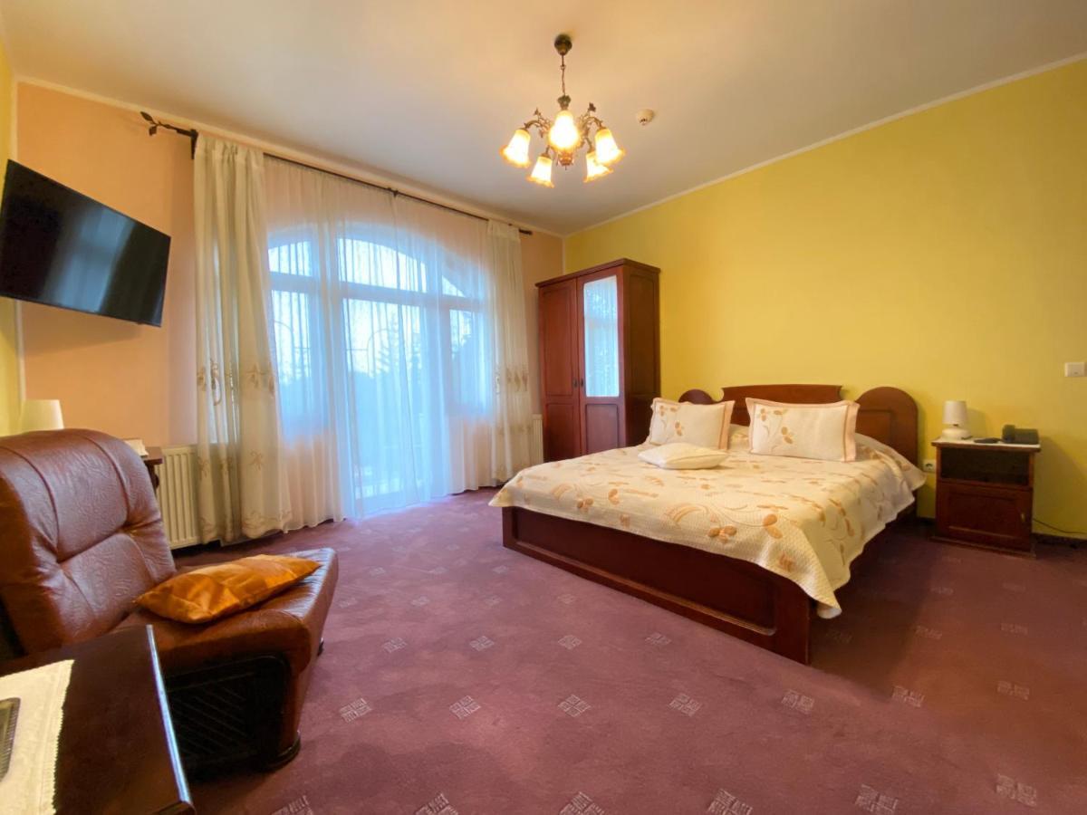 Pensiunea Crocus - Sauna & Billiard Poiana Brasov Bagian luar foto