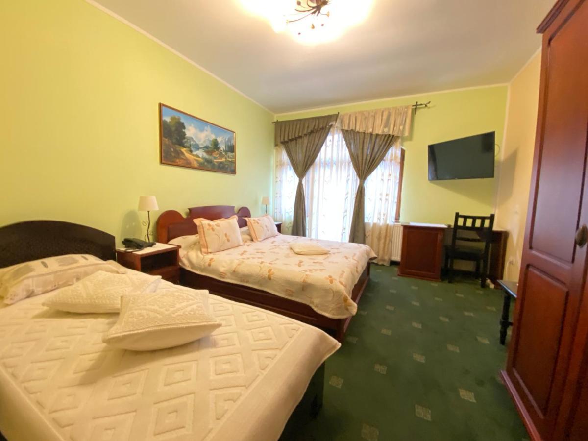 Pensiunea Crocus - Sauna & Billiard Poiana Brasov Bagian luar foto