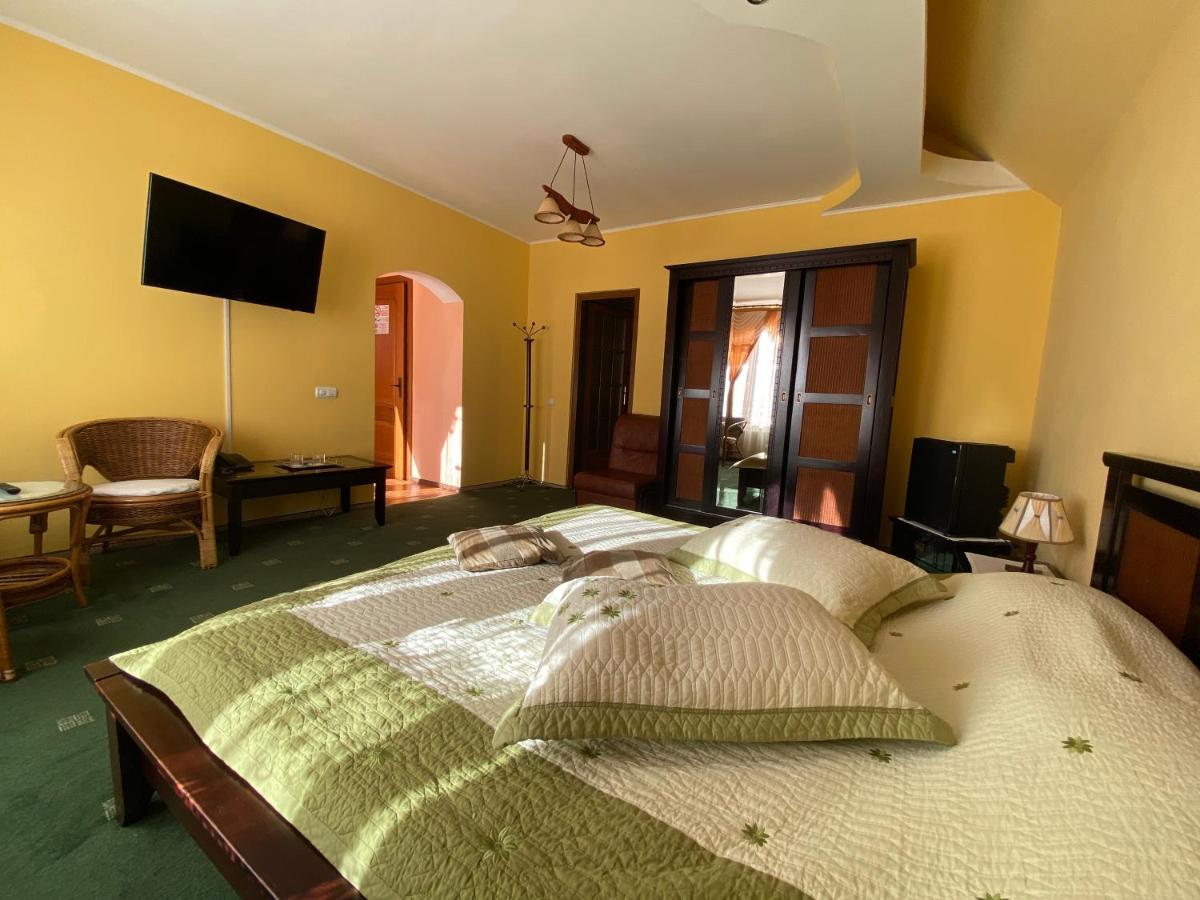 Pensiunea Crocus - Sauna & Billiard Poiana Brasov Bagian luar foto