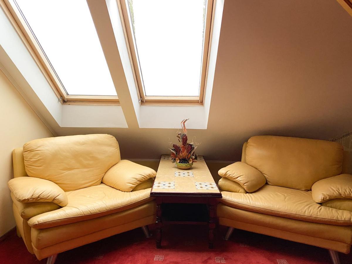 Pensiunea Crocus - Sauna & Billiard Poiana Brasov Bagian luar foto