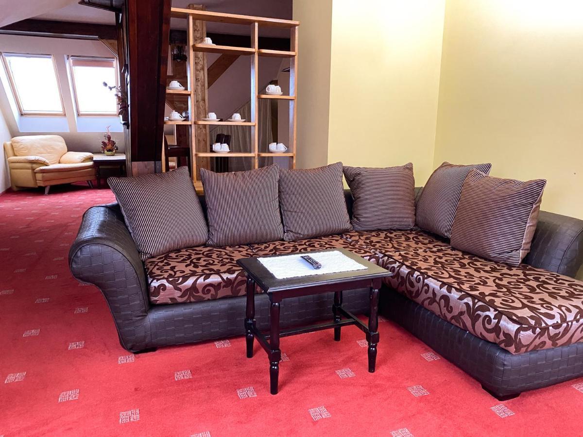 Pensiunea Crocus - Sauna & Billiard Poiana Brasov Bagian luar foto