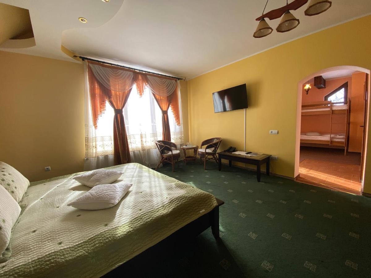 Pensiunea Crocus - Sauna & Billiard Poiana Brasov Bagian luar foto