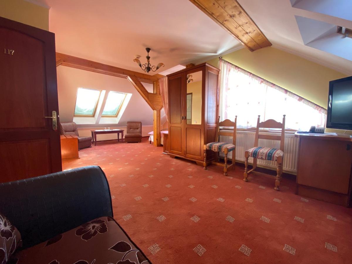 Pensiunea Crocus - Sauna & Billiard Poiana Brasov Bagian luar foto