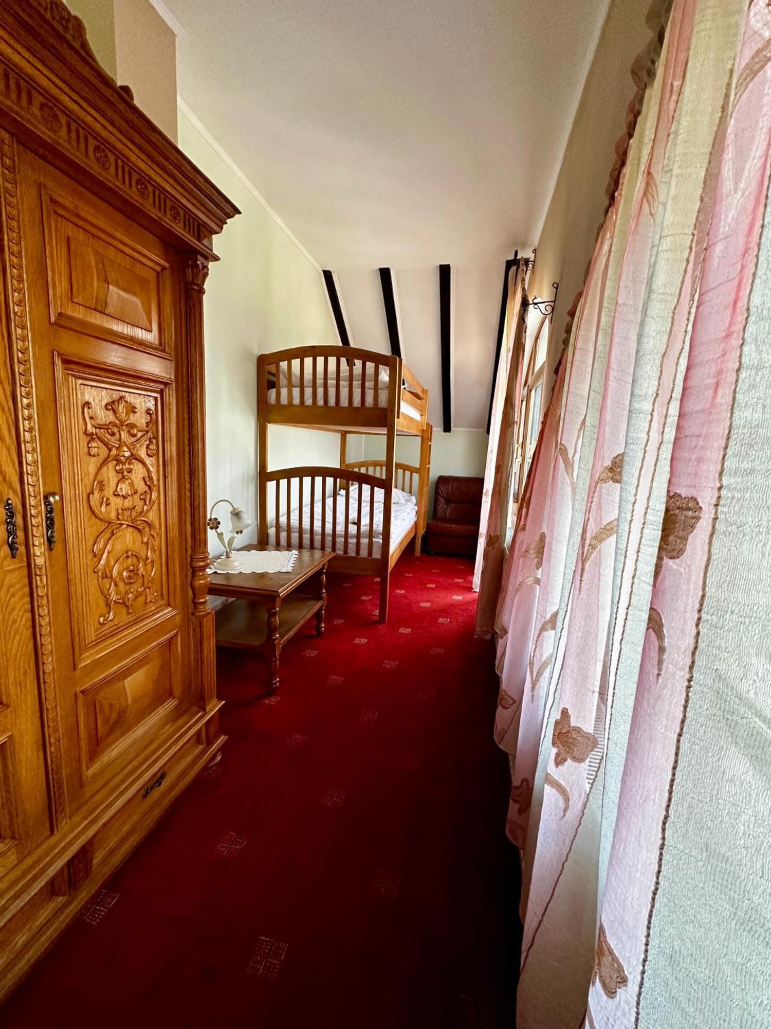 Pensiunea Crocus - Sauna & Billiard Poiana Brasov Bagian luar foto